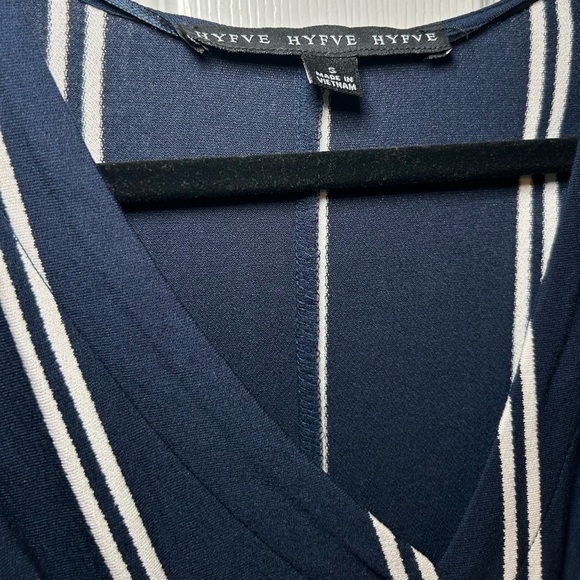 NWOT HYFVE Striped Button Tie-Front Crop Short Sleeve Top- Navy/White Si… - Picture 4 of 5